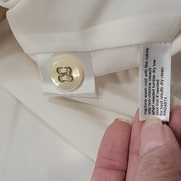 The Limited Scandal Collection Size 2 Ivory Pencil Skirt with Button Detail - Picture 9 of 10